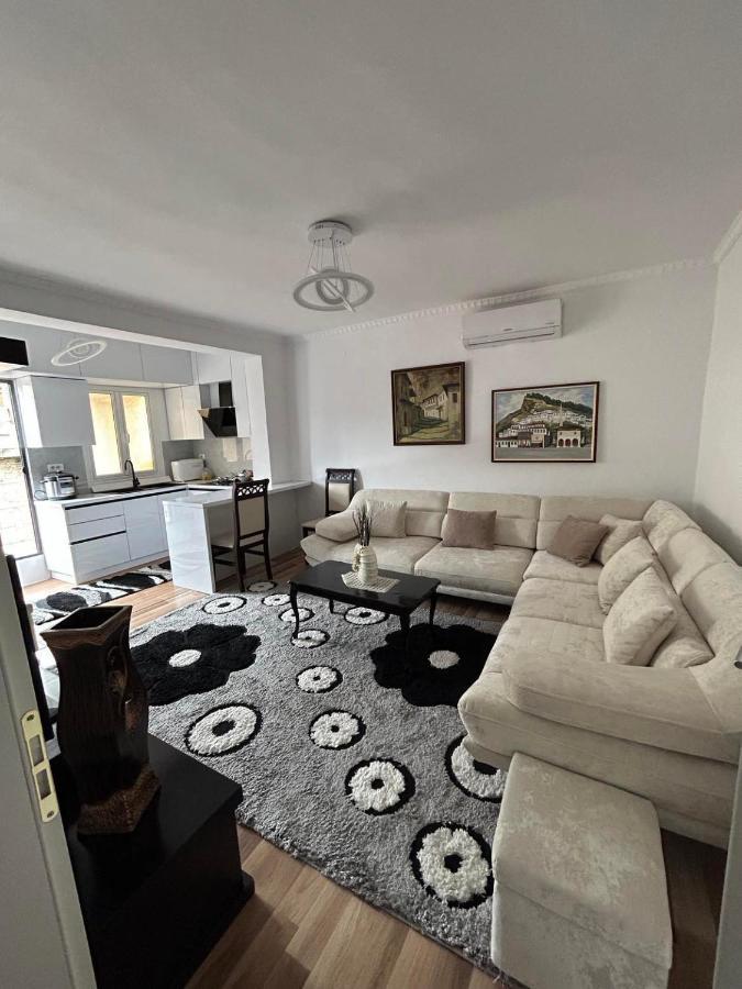 Flat In Berat'S Center Leilighet Eksteriør bilde