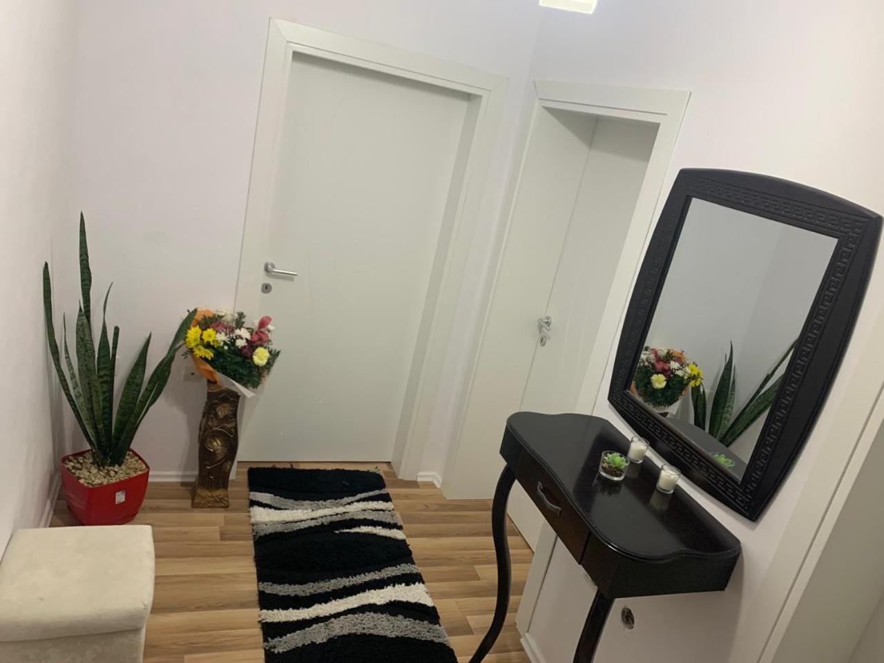 Flat In Berat'S Center Leilighet Eksteriør bilde