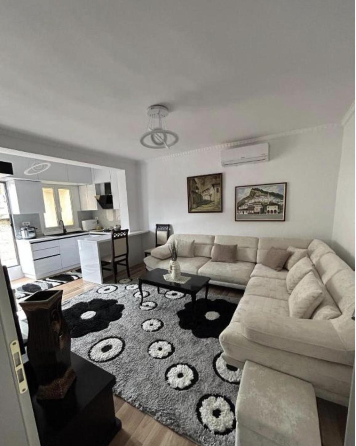 Flat In Berat'S Center Leilighet Eksteriør bilde