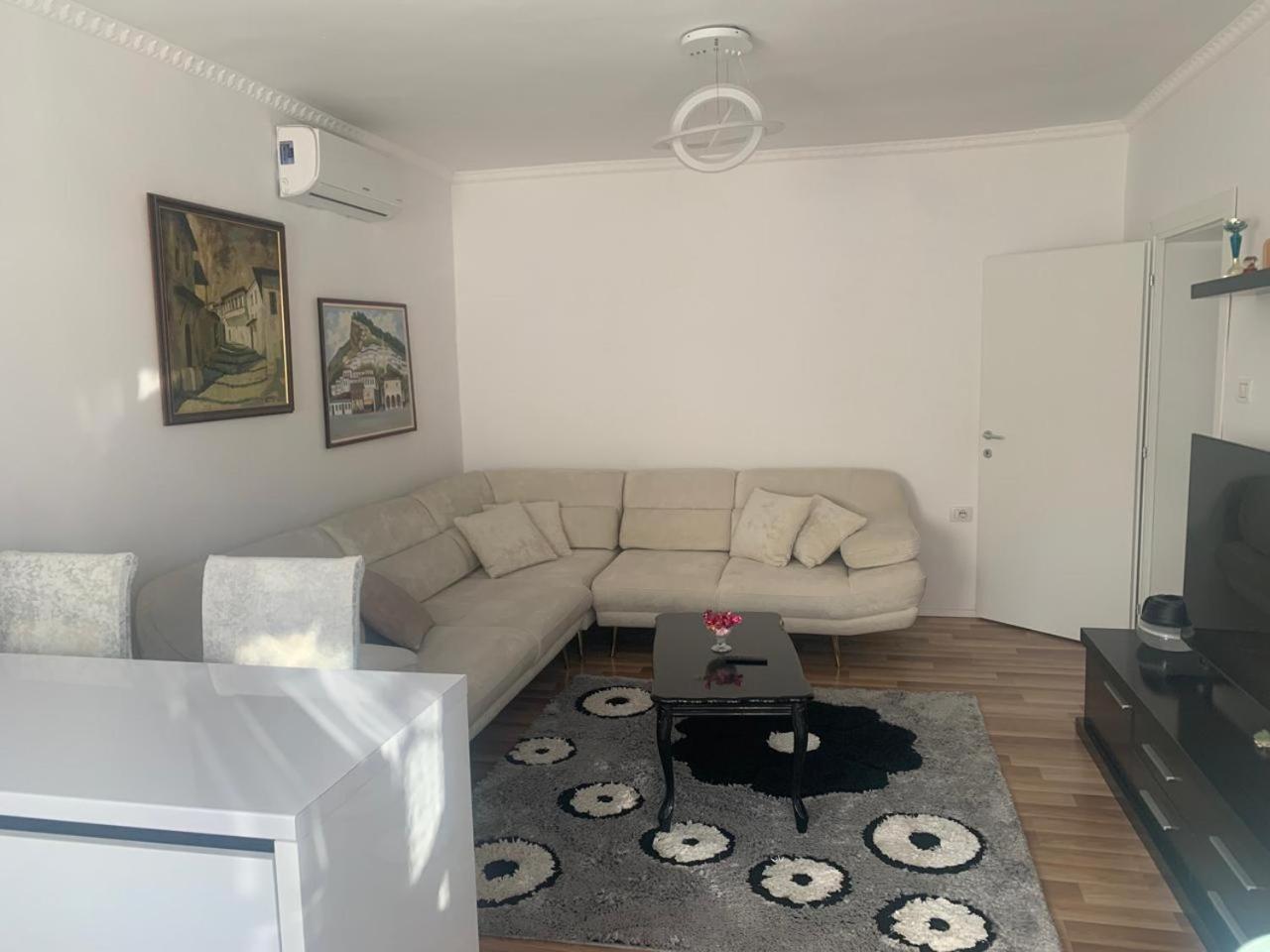 Flat In Berat'S Center Leilighet Eksteriør bilde
