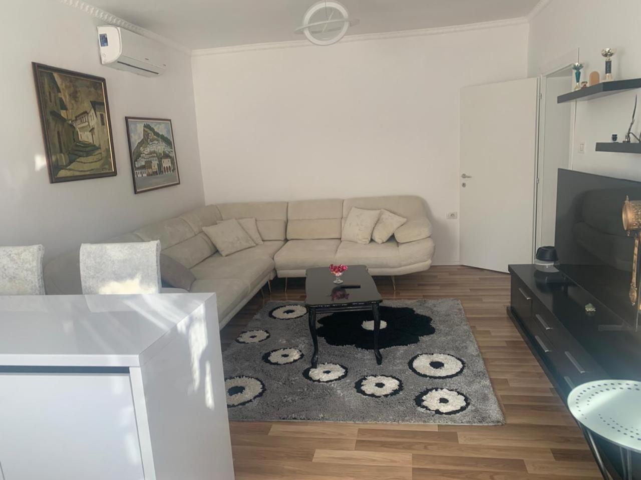 Flat In Berat'S Center Leilighet Eksteriør bilde