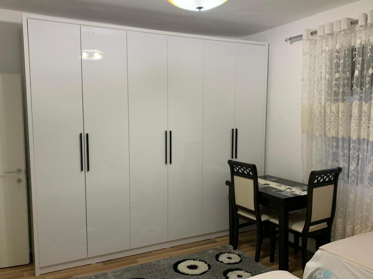 Flat In Berat'S Center Leilighet Eksteriør bilde