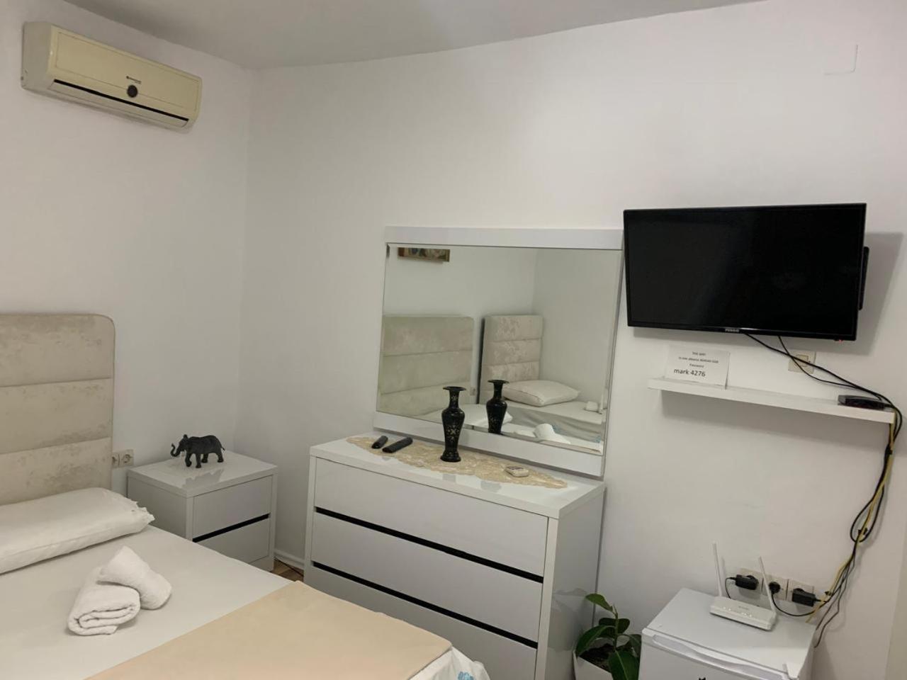 Flat In Berat'S Center Leilighet Eksteriør bilde