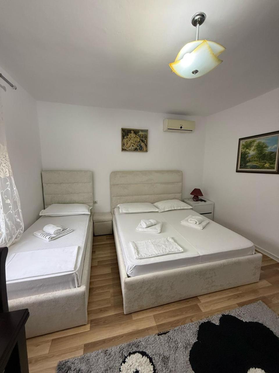 Flat In Berat'S Center Leilighet Eksteriør bilde