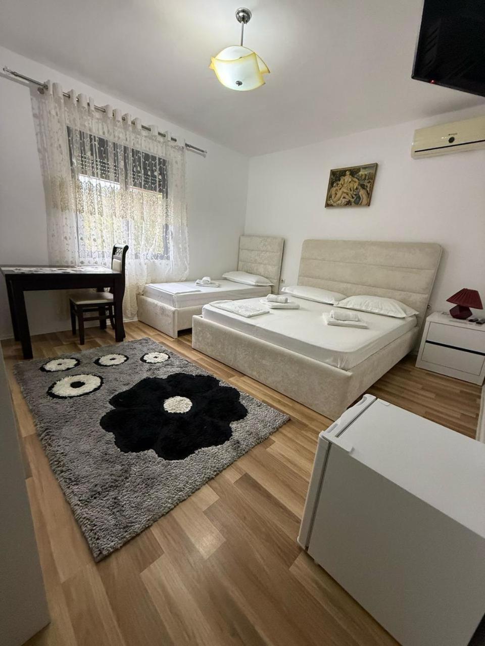 Flat In Berat'S Center Leilighet Eksteriør bilde