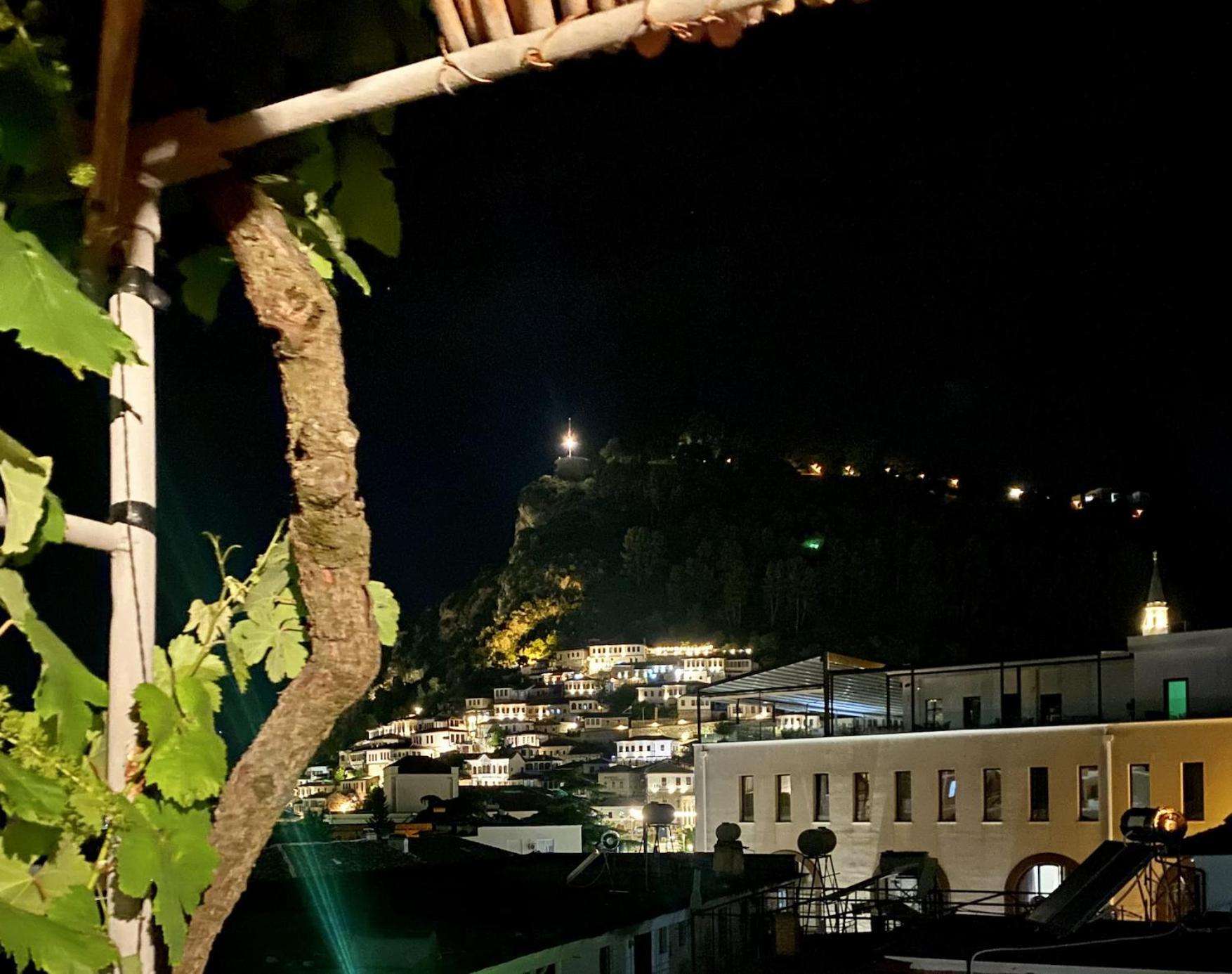 Flat In Berat'S Center Leilighet Eksteriør bilde